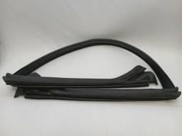 FERRARI Ferrari California F149 08-14 Windscreen Seal 69758000 Windshield — thumbnail 1