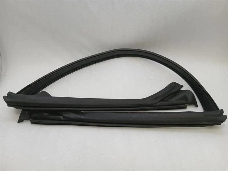 FERRARI Ferrari California F149 08-14 Windscreen Seal 69758000 Windshield