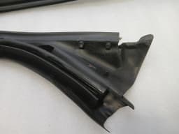 FERRARI Ferrari California F149 08-14 Windscreen Seal 69758000 Windshield — thumbnail 5