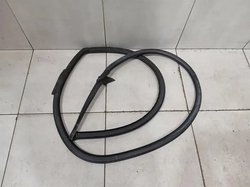 AUDI AUDI R8 TYPE 42 5.2 V10 COUPE Door Seal 420831708K RIGHT Door Seals