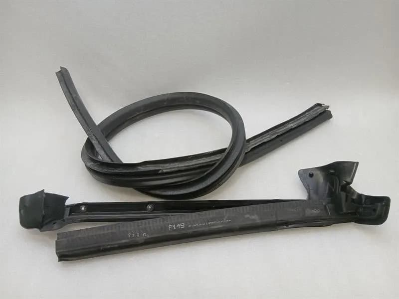 FERRARI Ferrari California F149 08-14 Right Door Seal 69846500 RH Door Seals Set
