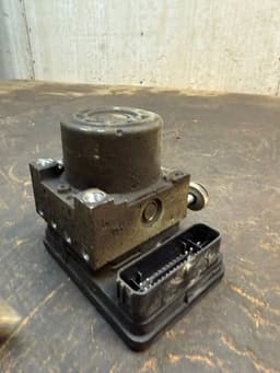 SUBARU 27596AL010 ABS hydraulic unit / pump SUBARU LEGACY VI / Outback (2014-2019) — thumbnail 2