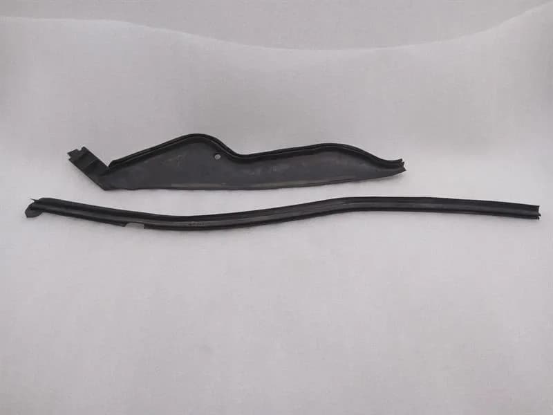 FERRARI Ferrari F12 Berlinetta F152 Right Fender Seal 83918800 Fender Seal