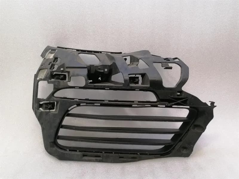 PORSCHE Porsche Cayman 718 RHS bumper bracket 982807684 bumper bracket defect