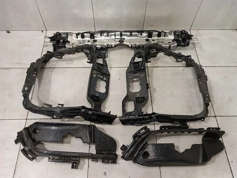 PORSCHE Porsche Macan front end bracket set 95B805479G lock carrier front mask defects