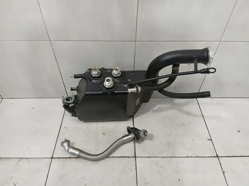 FERRARI Ferrari 599 GTB F141 Oil Tank 224541 Oil Tank 180320 Tank Plug