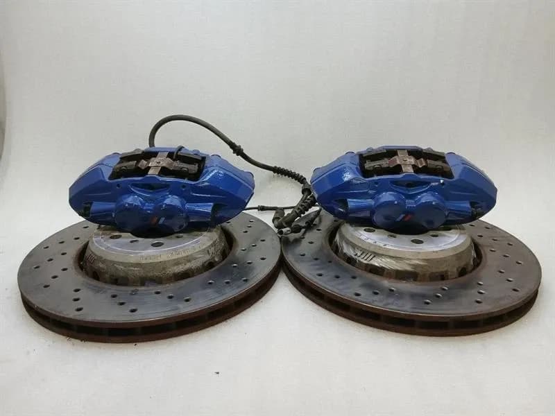 BMW BMW M4 F82 Front Brake Caliper Set 6799469 Front Brake Caliper Set 6799470