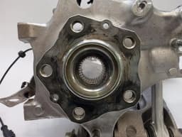 FERRARI Ferrari Left Rear Hub 173M 849 Testarossa Wheel Bearing Housing Rear Left 957015 — thumbnail 3