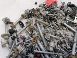 TESLA TESLA MODEL S 70 SCREWS BOLTS FROM ONE CAR SET SET BOLTS — thumbnail 4