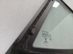 ASTON MARTIN Aston Martin Vanquish AM310 Right Rear 1/4 Glass CD33-N29700-AD Door Panel 1/4 RH — thumbnail 7