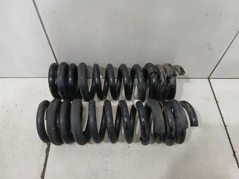 BMW BMW 4 M4 G82 G22 Coil Spring Rear 8098764 Suspension Spring Rear SET OF 2