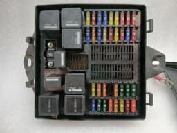ASTON MARTIN Aston Martin Vanquish AM310 Fuse Box BG33-14A173-AB Fuse Box — thumbnail 2