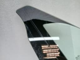 ASTON MARTIN Aston Martin Vanquish AM310 Left 1/4 Glass CD33-C262A37-BB Door Panel 1/4 Front Li — thumbnail 4