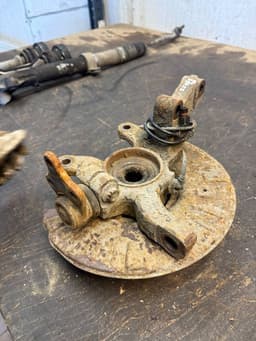 MERCEDES-BENZ A6393301432 A6393301832 Wheel bearing housing front left MERCEDES-BENZ VITO / VIANO (W639) (2003-2014) — thumbnail 2