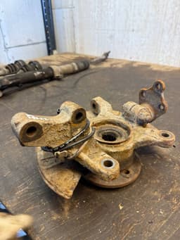 MERCEDES-BENZ A6393301432 A6393301832 Wheel bearing housing front left MERCEDES-BENZ VITO / VIANO (W639) (2003-2014) — thumbnail 4
