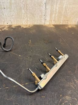 TOYOTA 2381437050 2381437051 2320909130 Fuel Distributor / fuel rail TOYOTA AVENSIS (T270) (2009-2018) — thumbnail 2