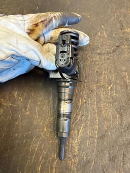 VW 03G130073S Fuel Injector VW PASSAT B6 (3C) (2005-2010) — thumbnail 4