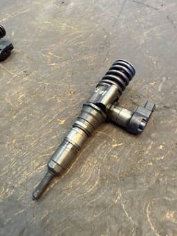 VW 03G130073S Fuel Injector VW PASSAT B6 (3C) (2005-2010) — thumbnail 2