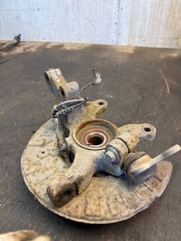 MERCEDES-BENZ A6393301532 A6393301932 Wheel bearing housing front right MERCEDES-BENZ VITO / VIANO (W639) (2003-2014) — thumbnail 3