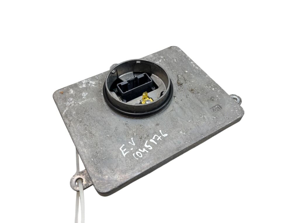 8110848C90 Xenon control unit left LEXUS RX IV (AL20) (2015-2022)