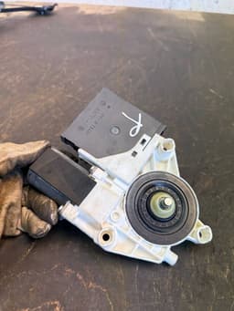 AUDI 8J8959802C Window Regulator Motor Front Right AUDI TT (8J) (2006-2014) — thumbnail 4