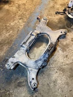 LAND ROVER LR072077 GJ325K091AC LR096550 GJ325K091AE Rear axle Beam LAND ROVER EVOQUE I (L538) (2011-2018) — thumbnail 3