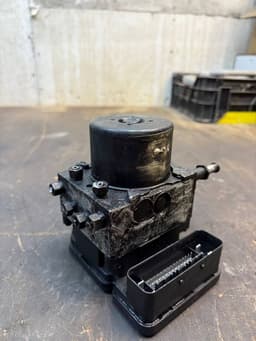 CHRYSLER ABS hydraulic unit / pump CHRYSLER VOYAGER IV (RG, RS) (2000-2008) — thumbnail 2