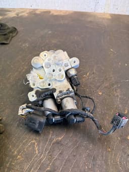 BMW 37146775258 Air suspension valve block BMW 7 (F01, F02) (2008-2016) — thumbnail 1