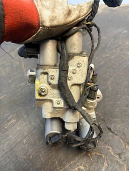 BMW 37146775258 Air suspension valve block BMW 7 (F01, F02) (2008-2016) — thumbnail 6