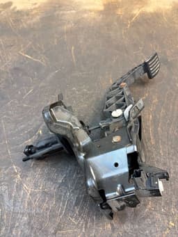 LAND ROVER CJ327B633AA LR072066 GJ327B633AB LR137624 GJ327B633AC Clutch Pedal LAND ROVER EVOQUE I (L538) (2011-2018) — thumbnail 3