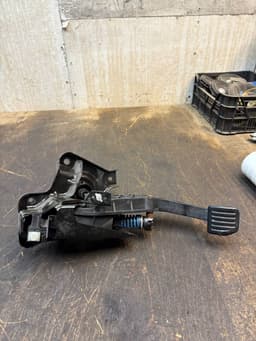 LAND ROVER CJ327B633AA LR072066 GJ327B633AB LR137624 GJ327B633AC Clutch Pedal LAND ROVER EVOQUE I (L538) (2011-2018) — thumbnail 2