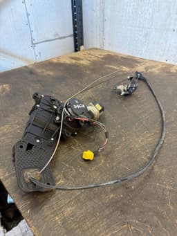 MERCEDES-BENZ A6398200442 Sliding door electric motor right MERCEDES-BENZ VITO / VIANO (W639) (2003-2014) — thumbnail 2