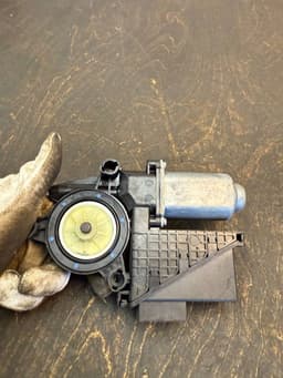 VW 6Y2959802 Window Regulator Motor Front Left VW TRANSPORTER T5 / MULTIVAN (7H, 7E, 7J) (2003-2015) — thumbnail 4
