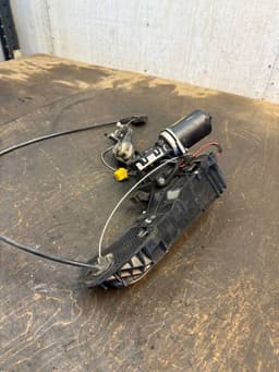 MERCEDES-BENZ A6398200142 6398200142 Sliding door electric motor left MERCEDES-BENZ VITO / VIANO (W639) (2003-2014) — thumbnail 3