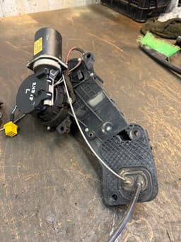 MERCEDES-BENZ A6398200142 6398200142 Sliding door electric motor left MERCEDES-BENZ VITO / VIANO (W639) (2003-2014) — thumbnail 4