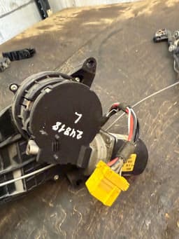 MERCEDES-BENZ A6398200142 6398200142 Sliding door electric motor left MERCEDES-BENZ VITO / VIANO (W639) (2003-2014) — thumbnail 9