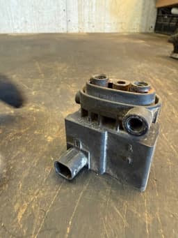 MERCEDES-BENZ A6393280030 6393280030 Air suspension valve block MERCEDES-BENZ VITO / VIANO (W639) (2003-2014) — thumbnail 3