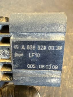 MERCEDES-BENZ A6393280030 6393280030 Air suspension valve block MERCEDES-BENZ VITO / VIANO (W639) (2003-2014) — thumbnail 8