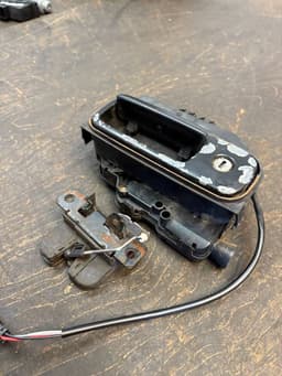 VW 7H0827526 Bootlid / tailgate lock VW TRANSPORTER T5 / MULTIVAN (7H, 7E, 7J) (2003-2015) — thumbnail 2