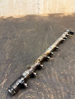BMW 0445216049 8508155 13538508155 Fuel Distributor / fuel rail BMW X5 (F15, F85) (2012-2018) — thumbnail 3