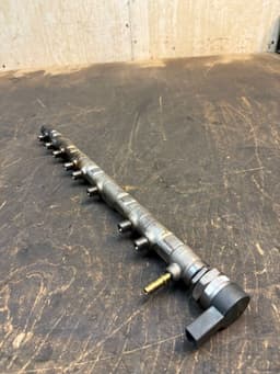 BMW 0445216049 8508155 13538508155 Fuel Distributor / fuel rail BMW X5 (F15, F85) (2012-2018) — thumbnail 2