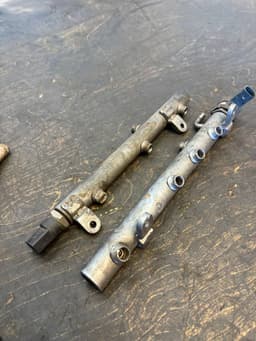 MERCEDES-BENZ A6420700495 A6420700695 Fuel Distributor / fuel rail MERCEDES-BENZ E-CLASS (W211) (2002-2009) — thumbnail 2