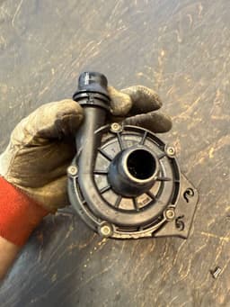BMW 0392024065 8638240 0392024060 8638239 Coolant Circulation Pump BMW 3 (F30, F31, F80) (2011-2019) — thumbnail 10