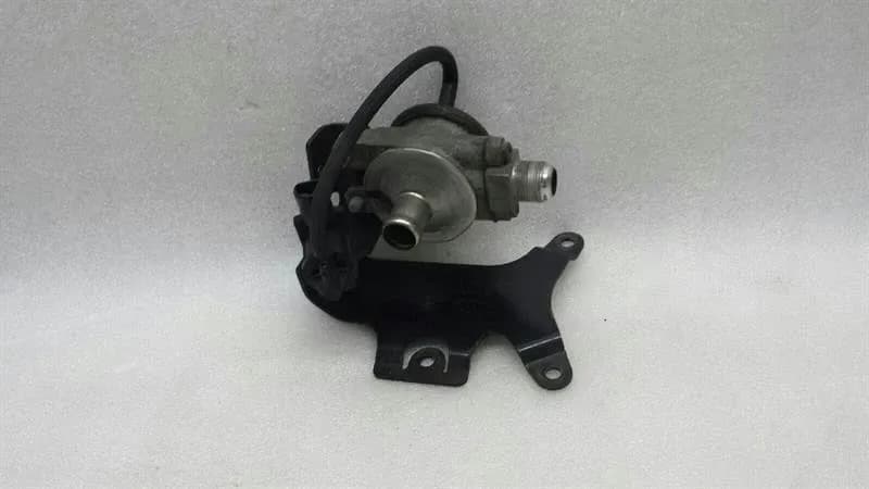 Jaguar XJ X350 X358 Vacuum Pump C2C32933 Vacuum Pump