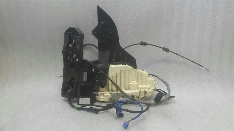 Mercedes CL W216 right door lock A2217205835 right door lock W221