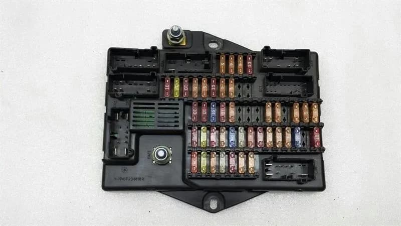 Jaguar XJ6 X350 Fuse Box C2C12445 Fuse Box