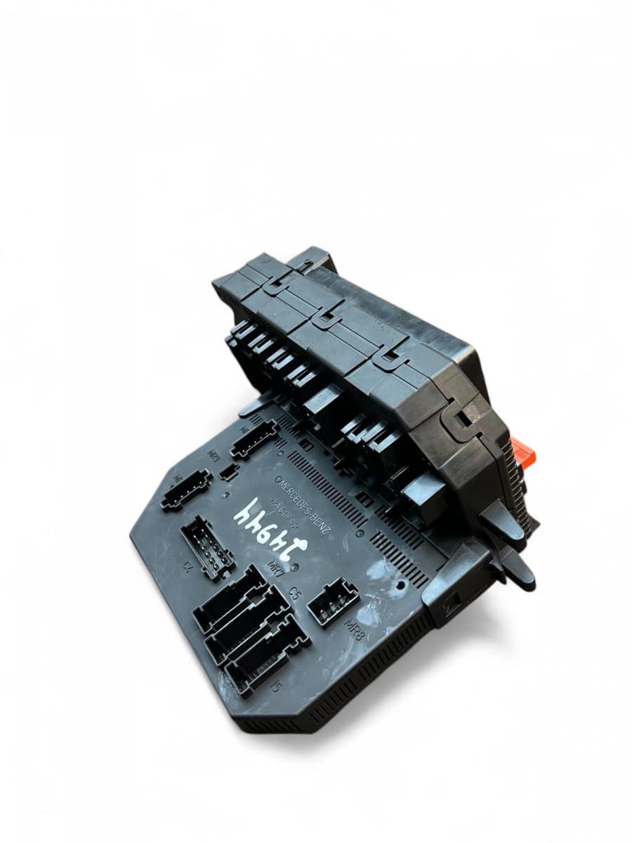 MERCEDES-BENZ A2215402450 A2215450001 A2215409245 A2215451632 A2214422100 Fuse box MERCEDES-BENZ S-CLASS (W221) (2005-2013)