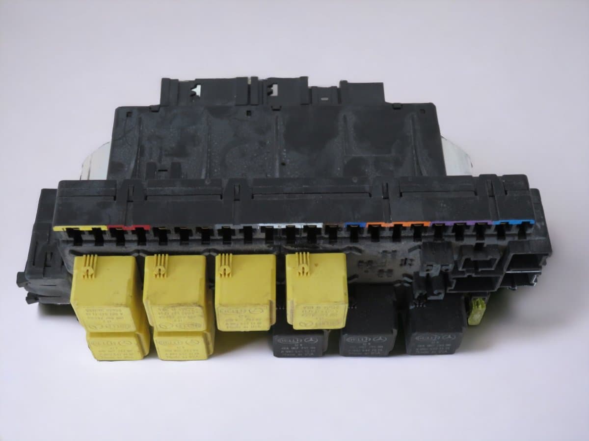 MERCEDES-BENZ A2305454432 A2305453832 A2305454832 Fuse box MERCEDES-BENZ SL-CLASS (R230) (2001-2012)