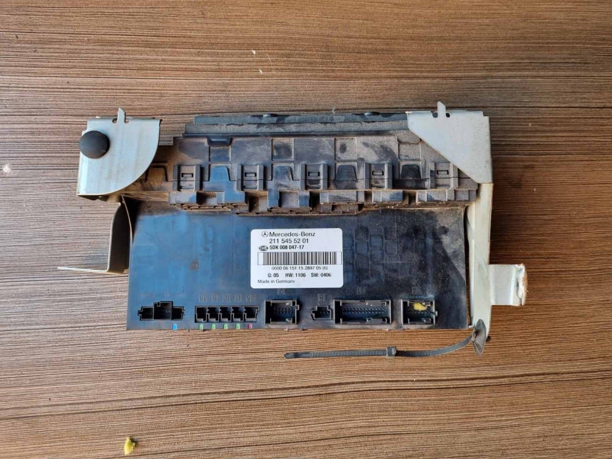 MERCEDES-BENZ Box for fuse box MERCEDES-BENZ CLS (C219) (2004-2010)