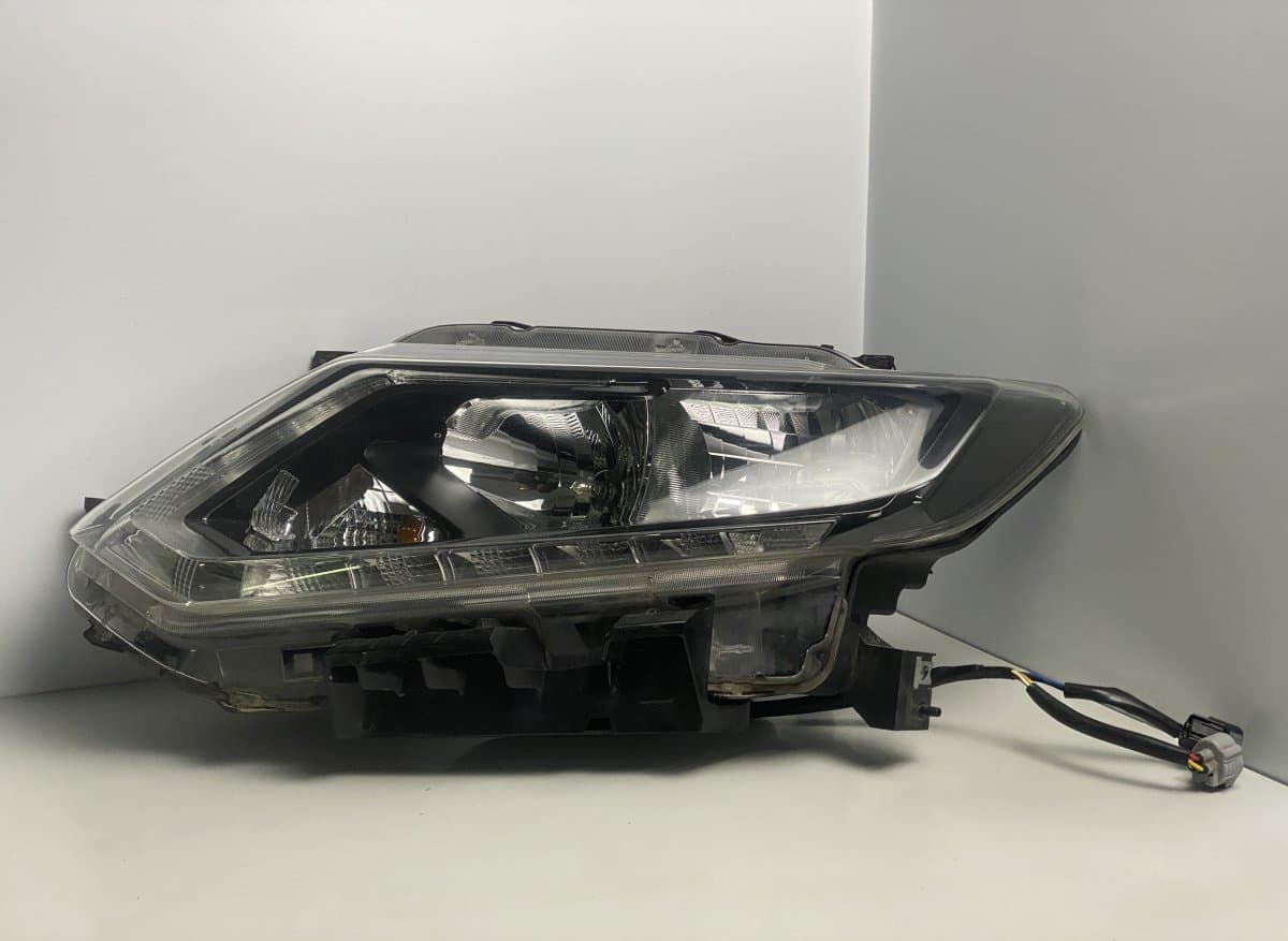 NISSAN 260604CC0C 26060-4CC0C 26060 4CC0C Headlight left NISSAN X-TRAIL III (T32) (2013-2022)